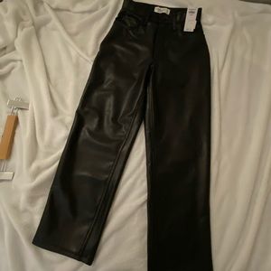 Abercrombie and Fitch 'the ankle straight ultra high rise' leather pants. 25S